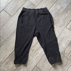 PRICE DROP—-Lululemon align cropped joggers